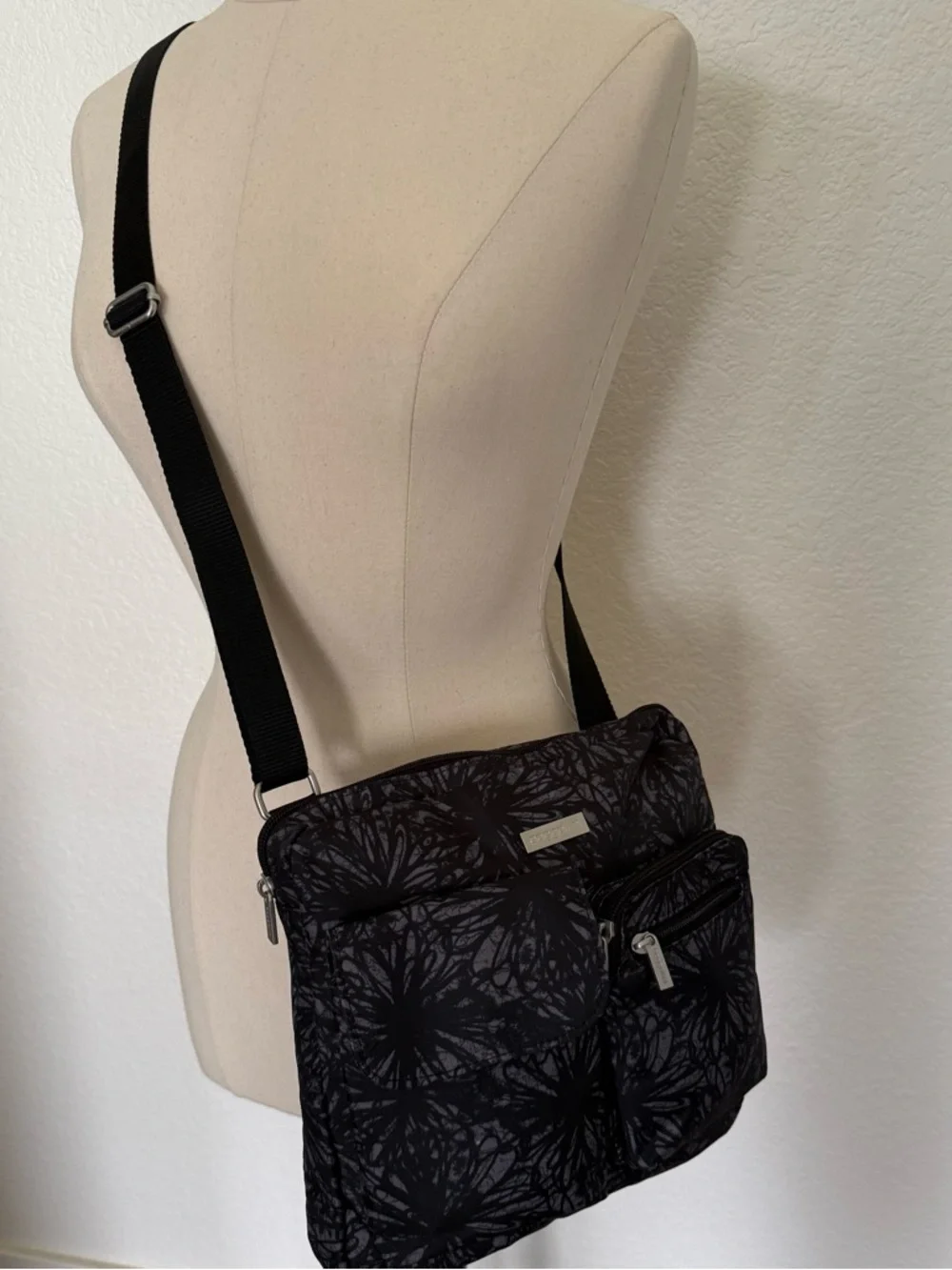 Baggallini Canyon Crossbody Bag, Adjustable Strap~Onyx Blossom